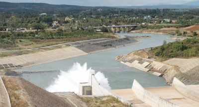 Dai Ninh Hydropower Plant releases water into Dong Nai River for irrigation (Photo: SGGP)